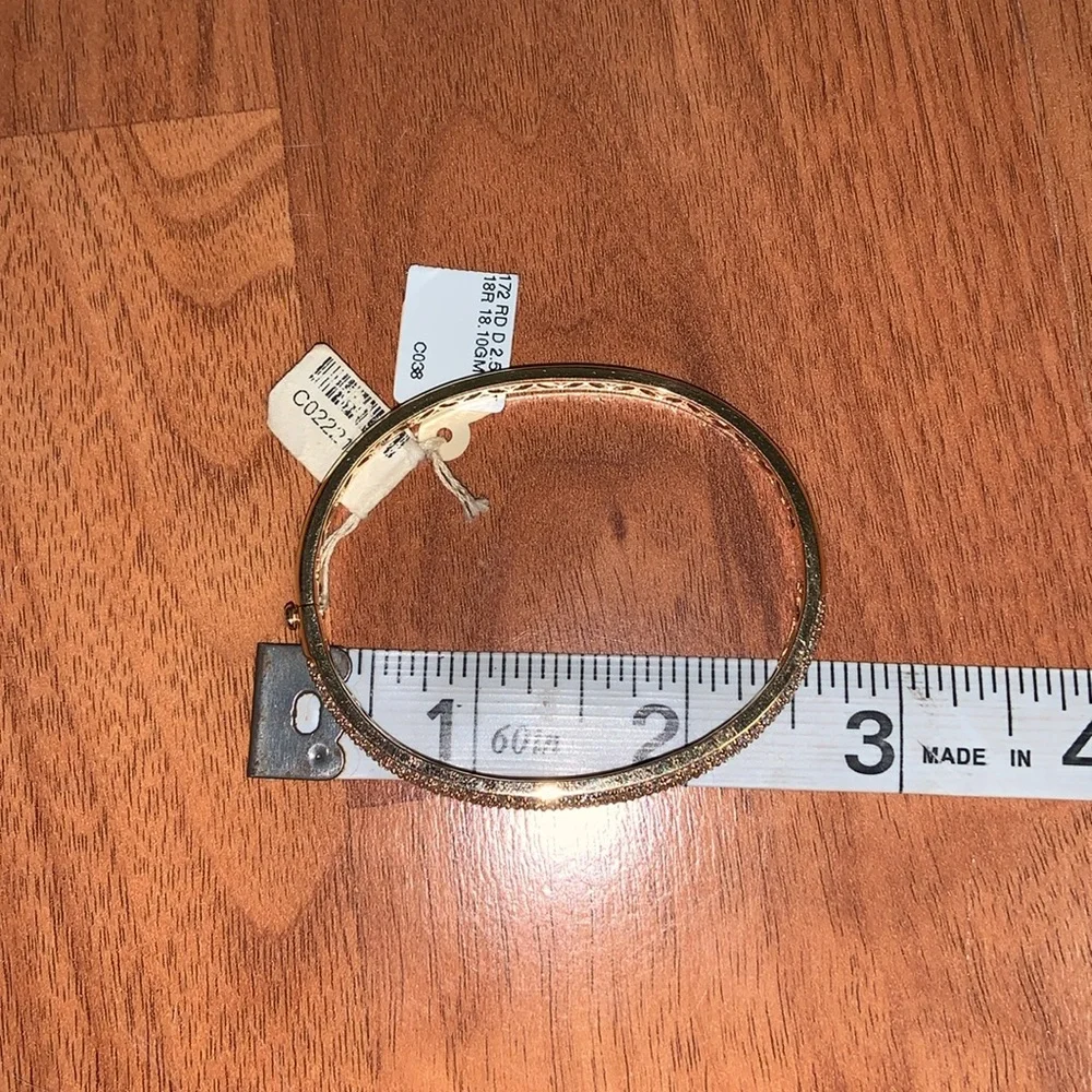 NWT 18k Gold and Diamond Bangle Bracelet
